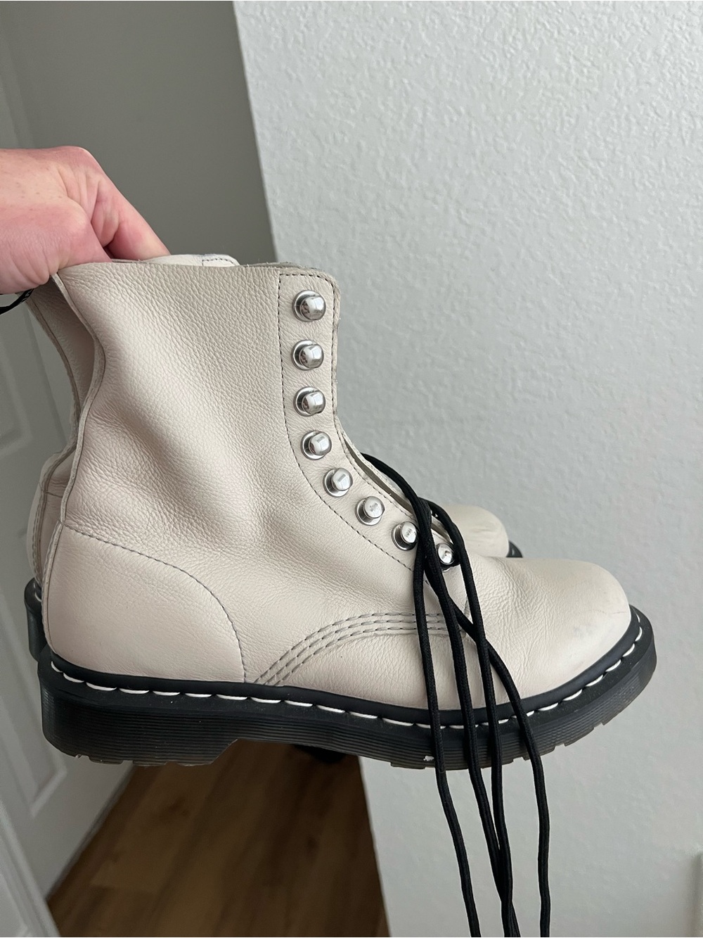 Dr. Martens Classic Lace-Up Women's Leather Combat Boots — Cream